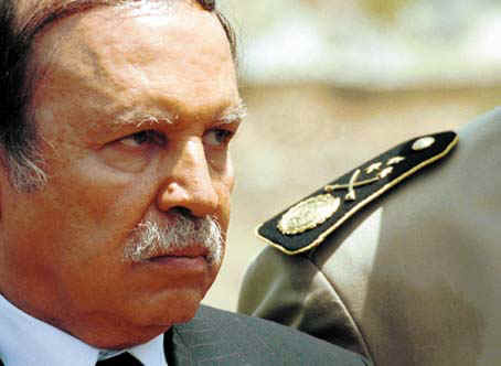 Bakchich : Ouyahia, nouveau lien entre Bouteflika et le général Tewfik